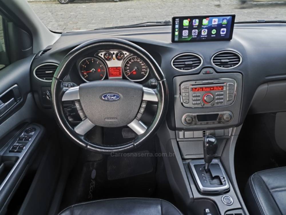 FORD - FOCUS - 2011/2012 - Branca - R$ 46.000,00