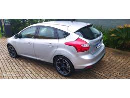 FORD - FOCUS - 2014/2015 - Prata - R$ 53.000,00