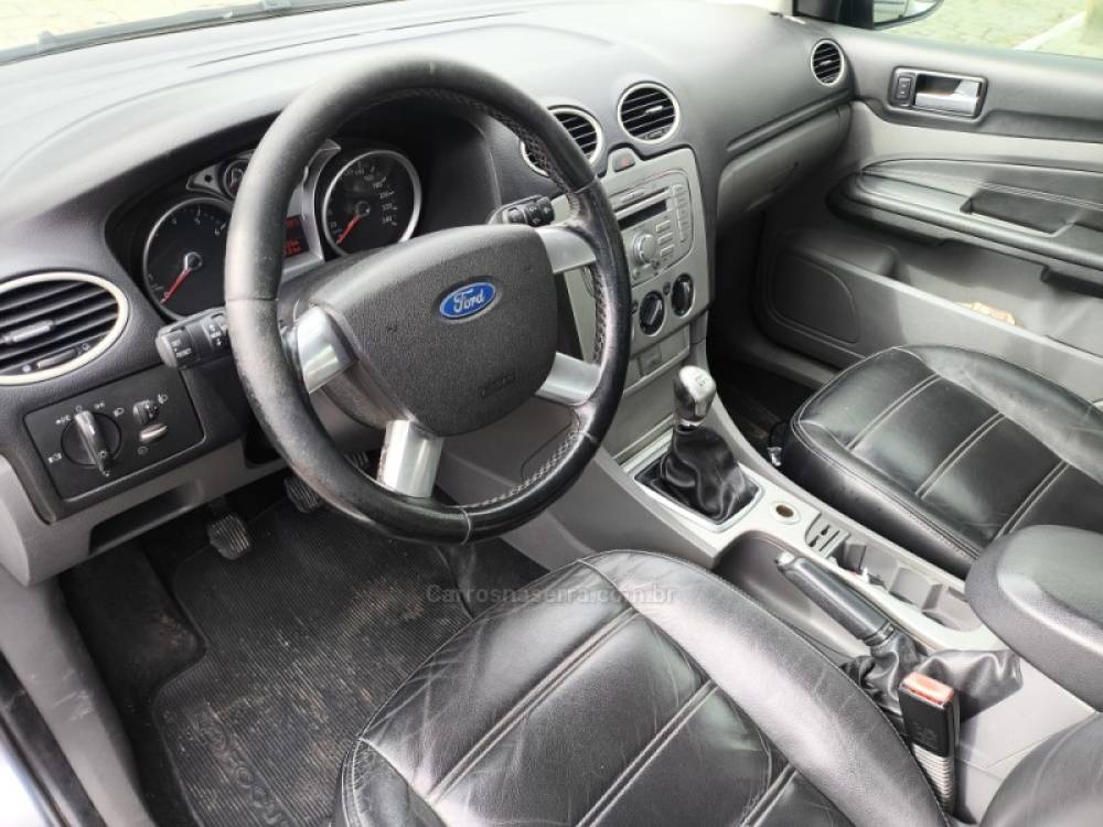 FORD - FOCUS - 2012/2013 - Prata - R$ 39.900,00