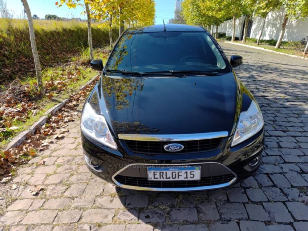 FORD - FOCUS - 2011/2012 - Preta - R$ 41.900,00