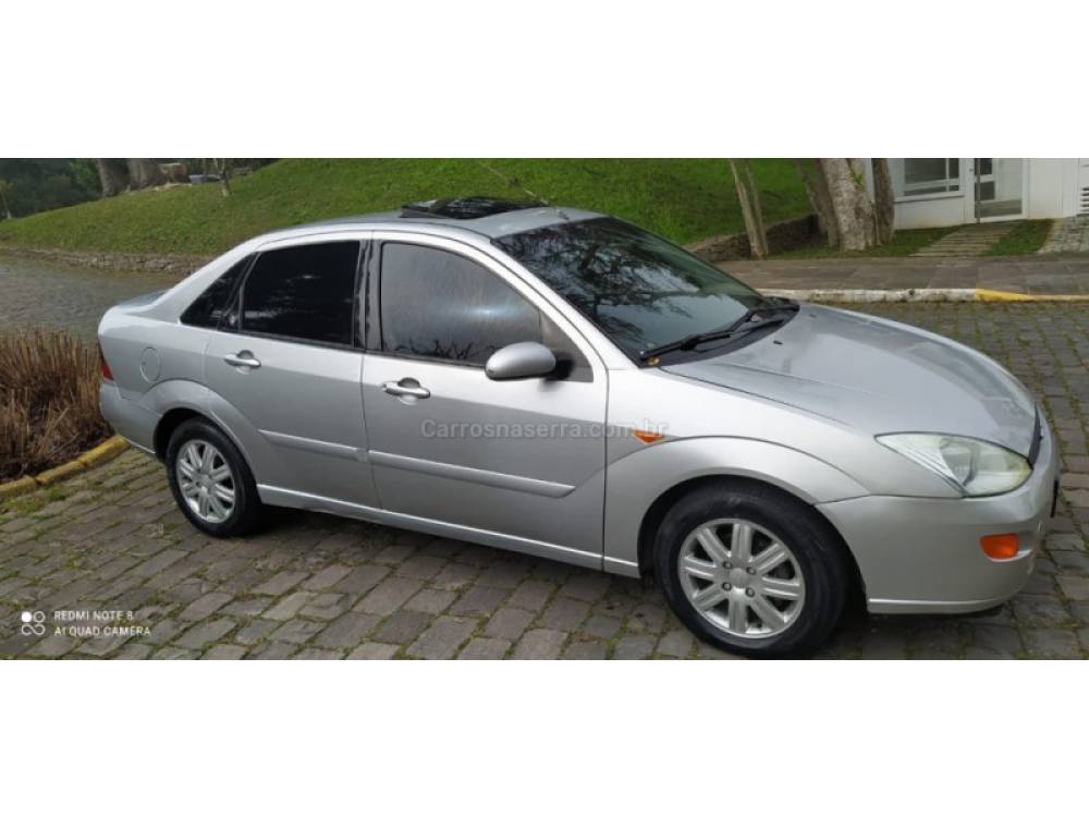 FORD - FOCUS - 2000/2001 - Prata - R$ 19.800,00